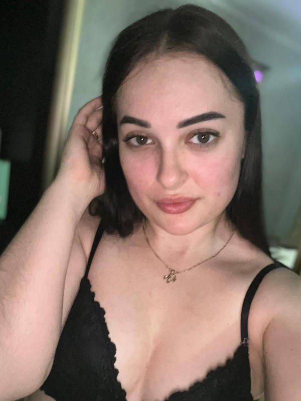 Инна привлекательная девушка из Нижнекамска цена от 3000 руб