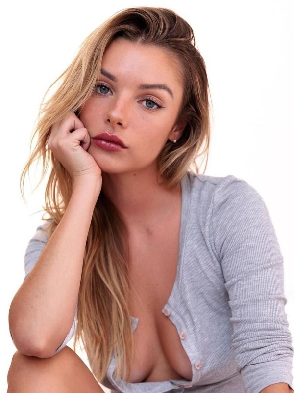 Оля привлекательная девушка из Нижнекамска цена от 6000 руб